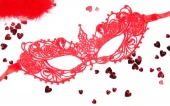 Красная ажурная текстильная маска  Кэролин