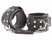 Коричневые кожаные наручники