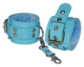 Лаковые наручники с меховой отделкой голубые