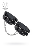 Черные кожаные оковы с двумя ремешками