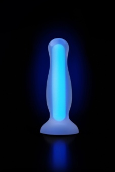 Светящаяся в темноте анальная пробка Beyond Kyle Glow голубая - 10 см