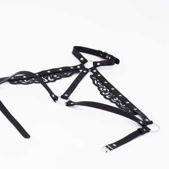 Черная резная портупея с клепками