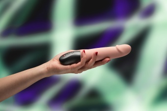 Реалистичный пульсатор Fun Factory STRONIC REAL телесный