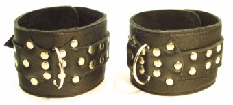 Комплект кожаных БДСМ-аксессуаров с клёпками