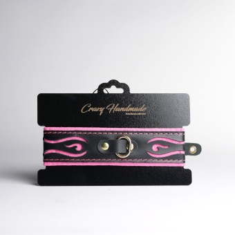 Черно-розовый ошейник с золотистой фурнитурой