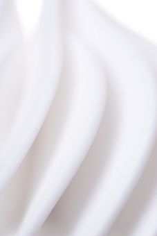 Мини-вибратор с нежными лепестками Satisfyer Sweet Treat белый