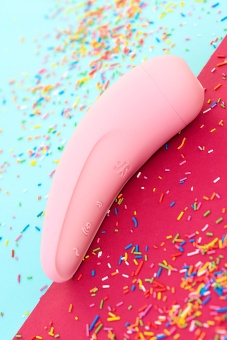Вакуумный стимулятор Satisfyer Curvy 2+ с приложением  розовый