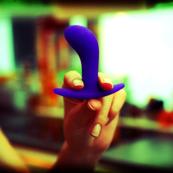 Анальная пробка с загнутым кончиком Fun Factory Bootie Small Anal Toy фиолетовая